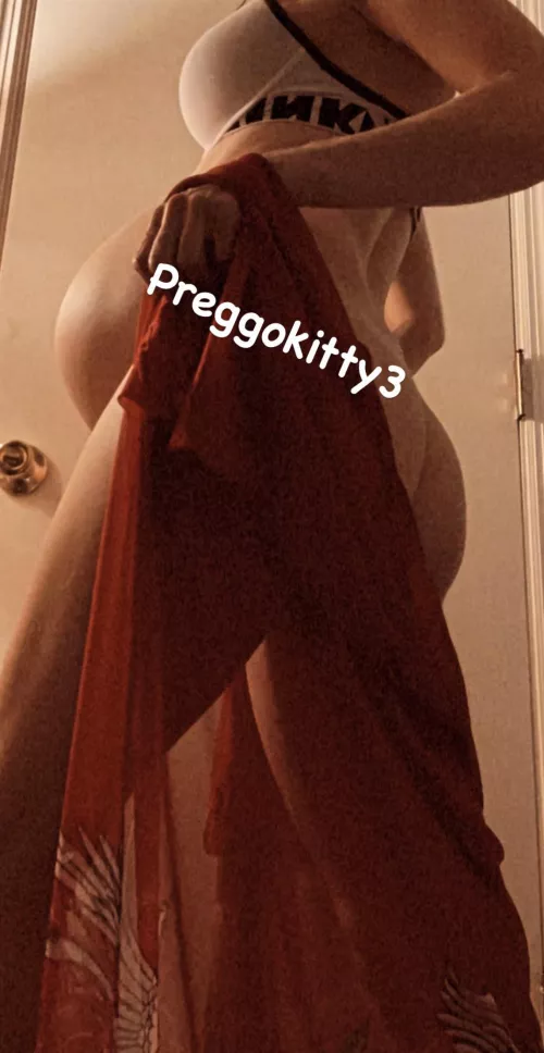 27 years old and on my 3rd pregnancy, am I a MILF yet?😘