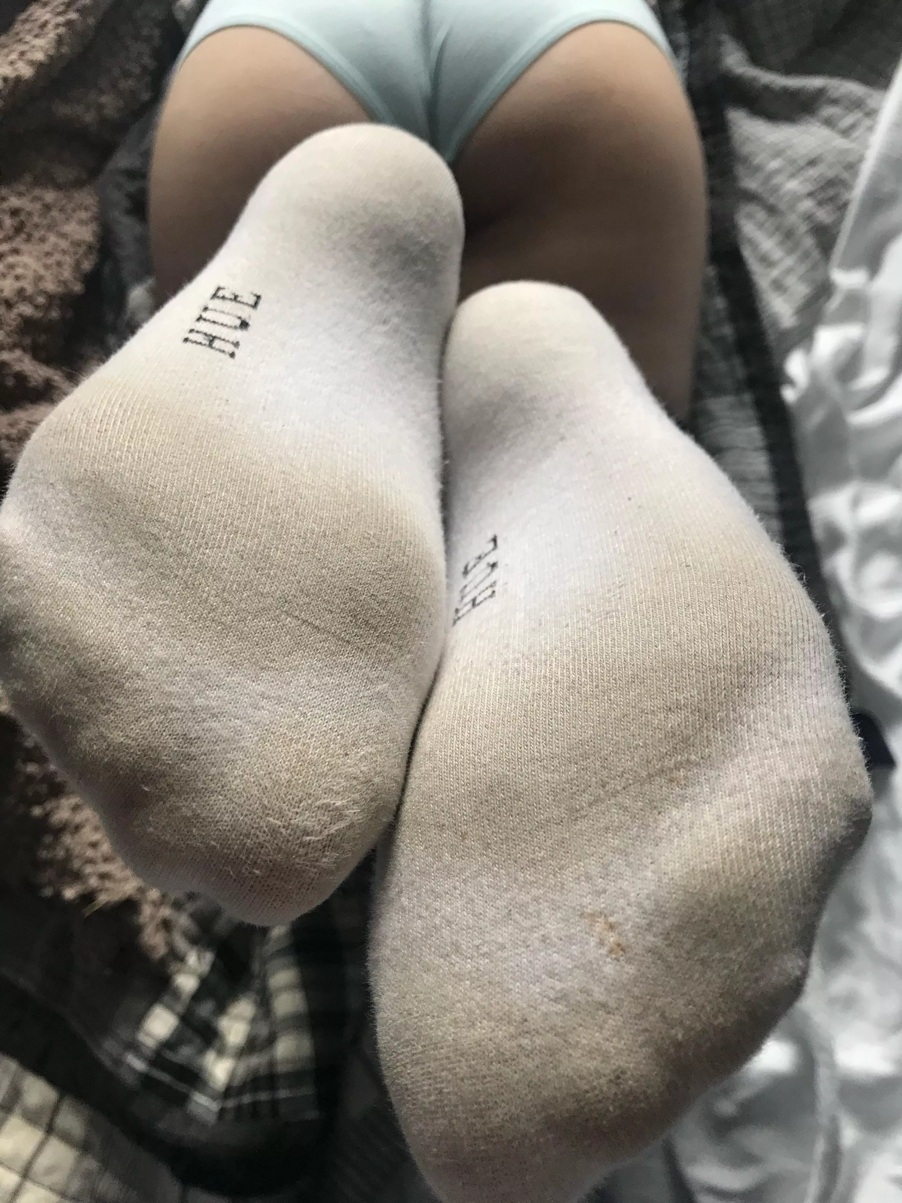 28 [F] who wants a sniff ?