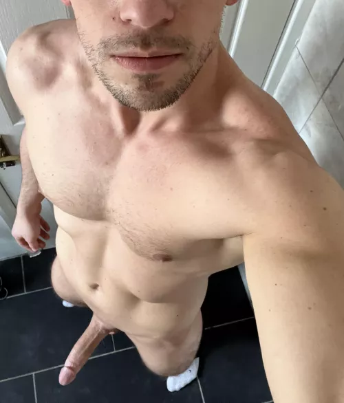 29 I’m 6’0 and 180lbs, muscular physique. Always wondered what it’s like to be dom’d. ready to let an experienced woman take control and make me their play thing. (M)