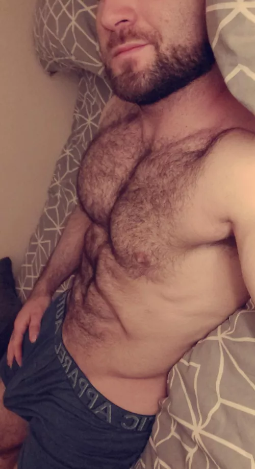 29 [M4F] Hung, muscular and not shy 😏. Willing to exchange vids/snaps 😈. Will live verify and will expect you to do the same - won't expect you to show your face if you don't want too 😊. Ladies only please, I am 100% straight 🤣. Check [M]y 