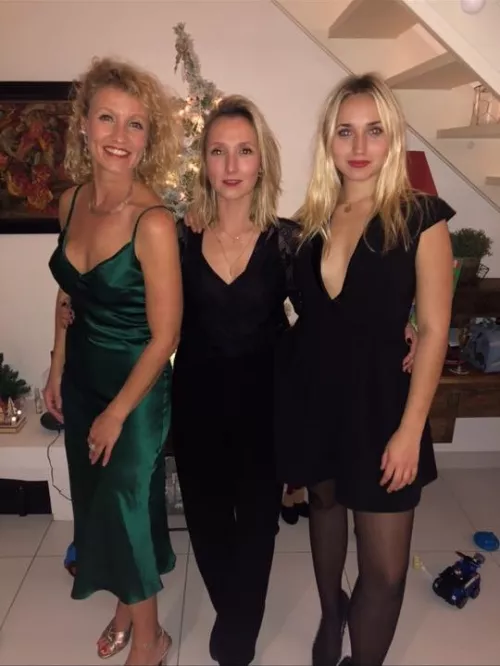 [3] Family time [Mother/Aunt/Daughter] (totallysafeanon on wickr for more)