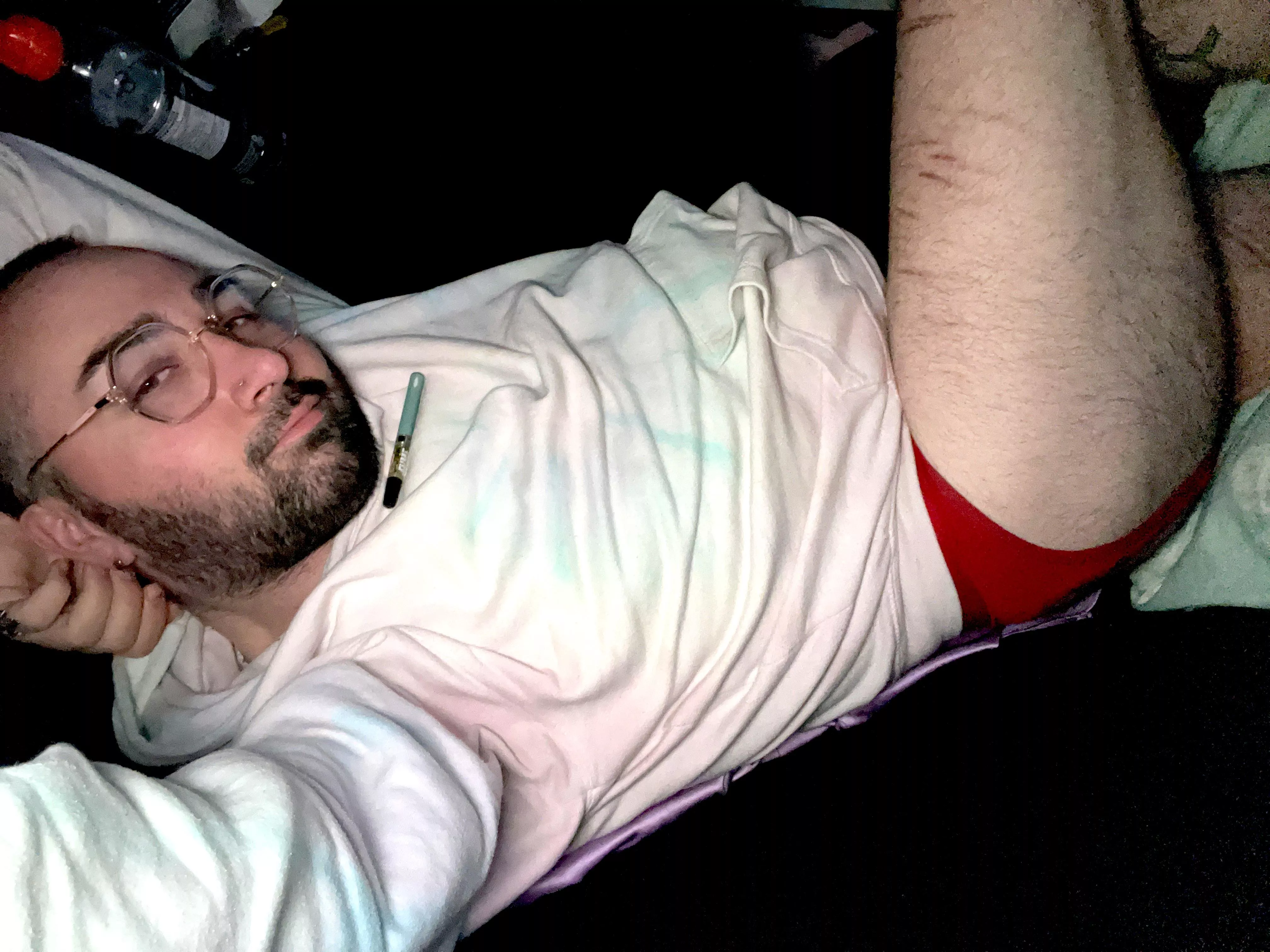 30 m btm | high af | chatting | hmu for snap | lemme see your best bong rips boys | str8/curious are more than welcome |