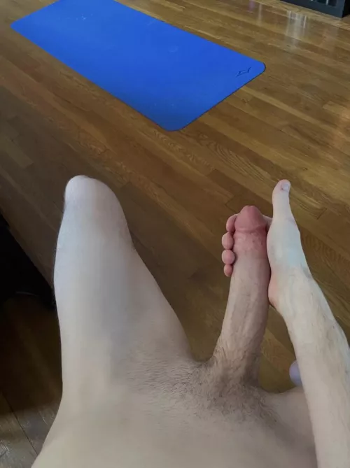 [30] yesterday at the gym after sum stretching. Had to let my third leg out.