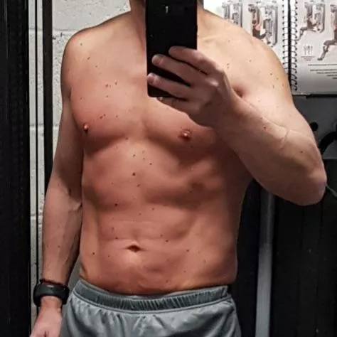 32 year old 6’7 Canadian. Now show daddy who’s a good boy.