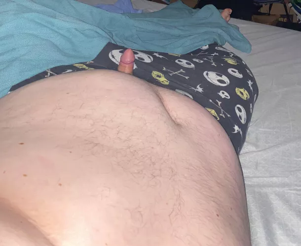 [33] come cuddle and lay on my soft belly dms open