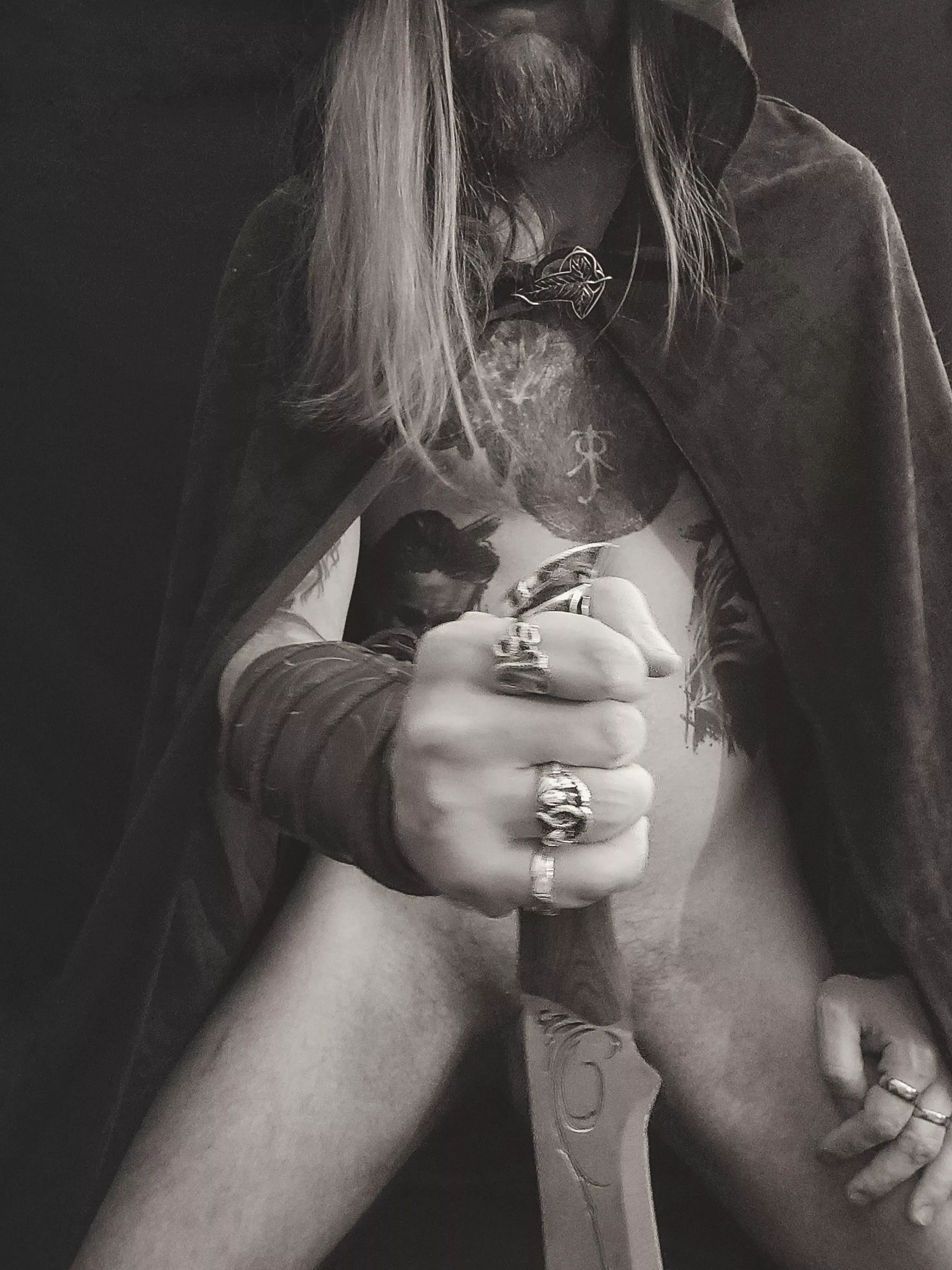 33 year old, Dom, tattooed elf. check my profile for more 😈