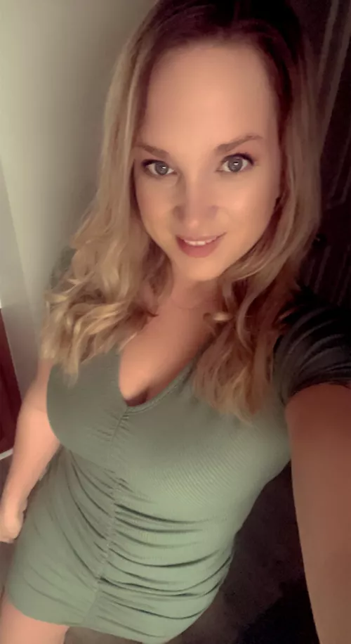 34 F 2 kids would you fuck me ?