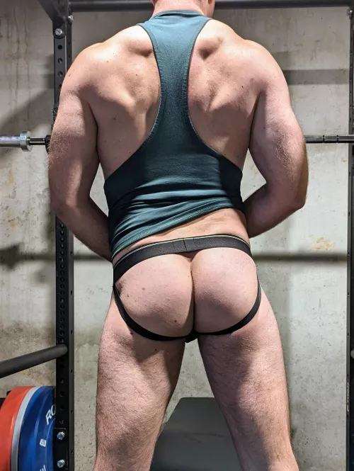 [35] Another day in the gym