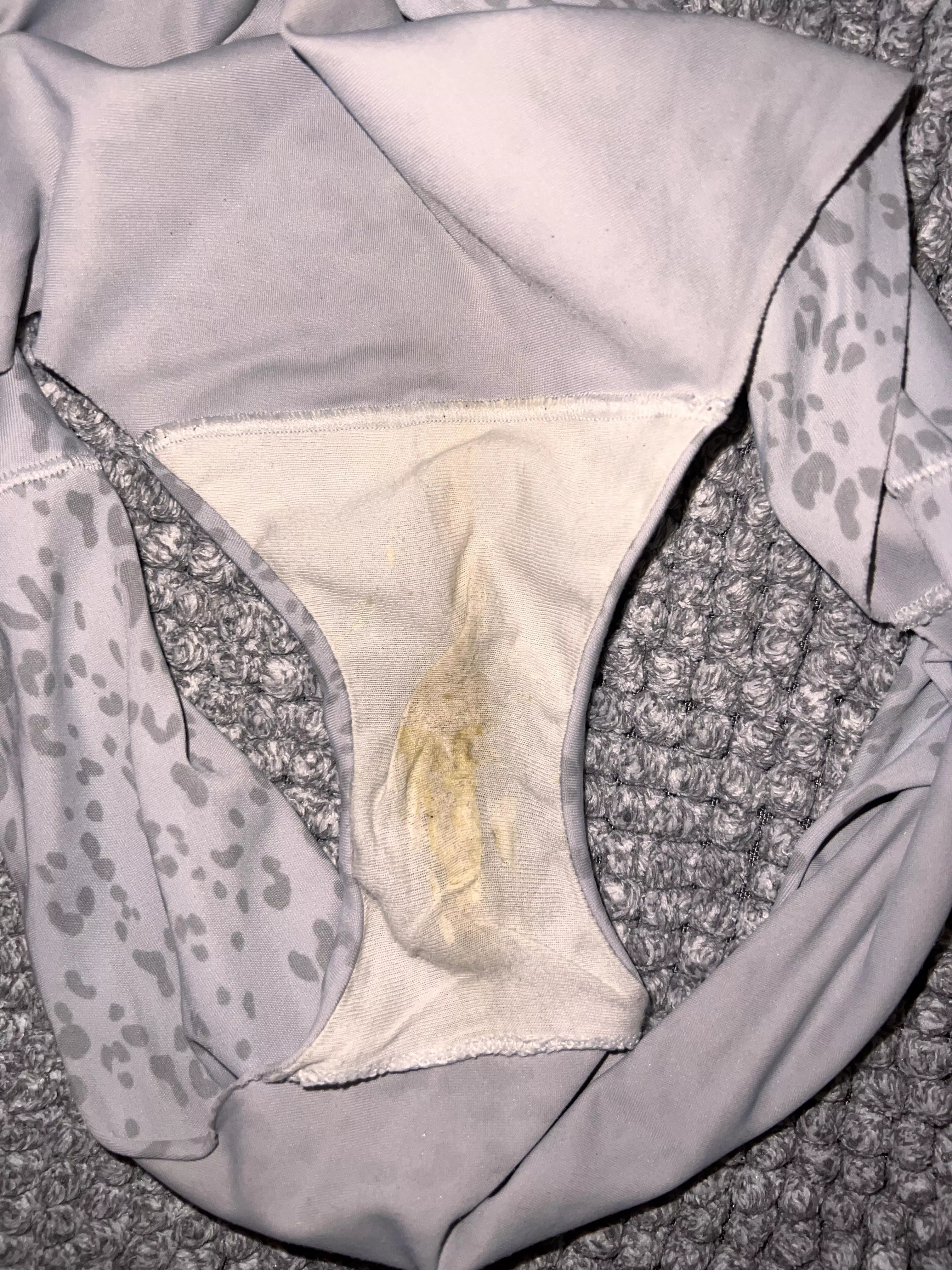 35yo Petite mombod wife’s daily discharge