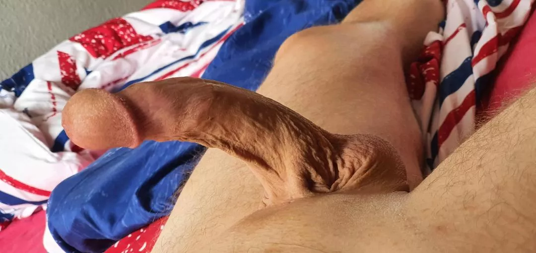38 yo [M4F][Snapchat][badmedbay) horny guy is searching for naughty young girls to sext and send pic and vids of us masturbating, edging and cumming. Let's have a lot of hot fun together! NO SELLERS PLEASE!!