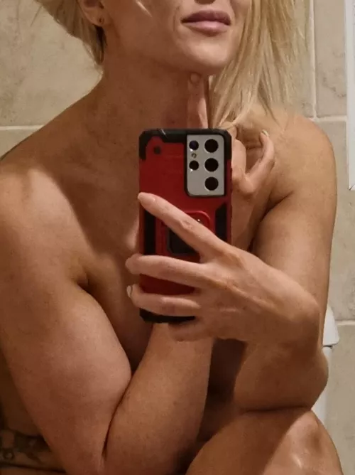 38yrold hotwife milf.. would you?
