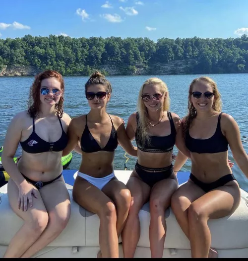 [4] bikini babes