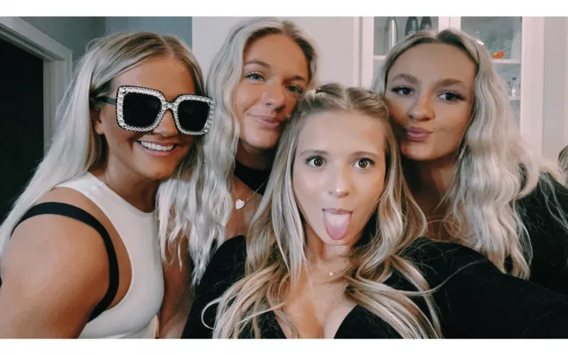 4 blondes