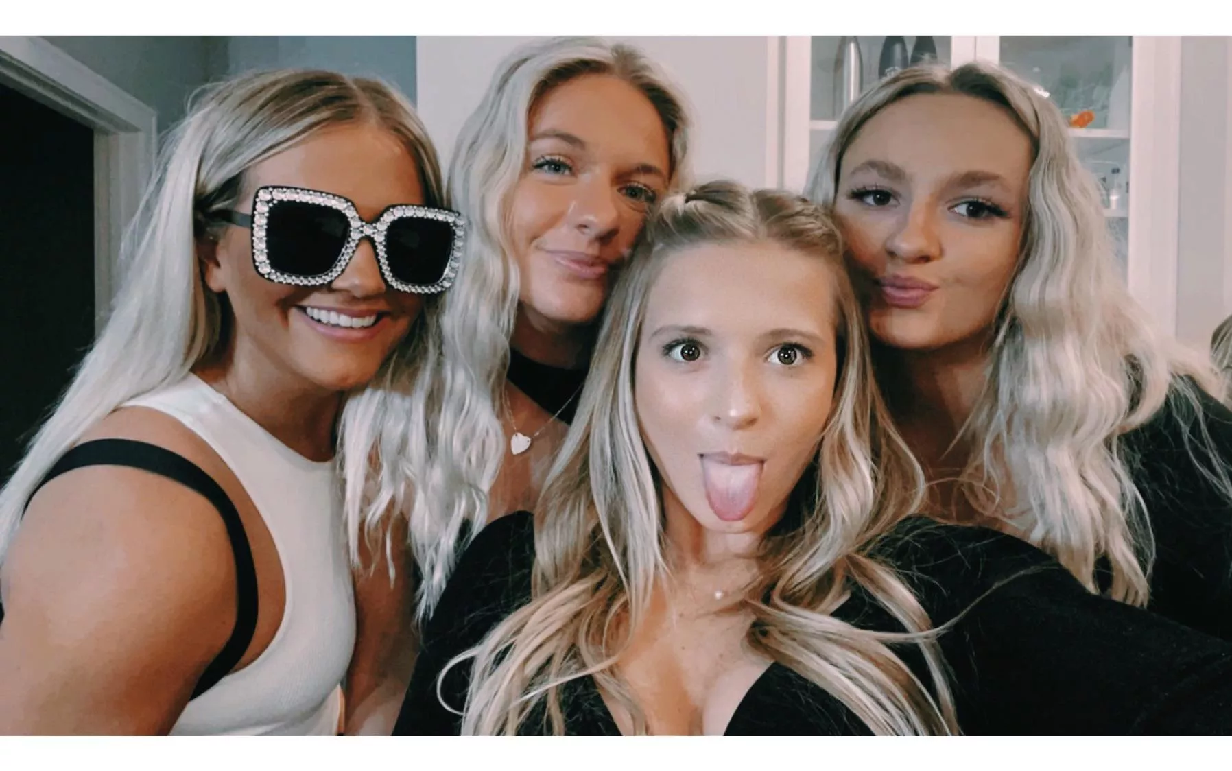 4 blondes