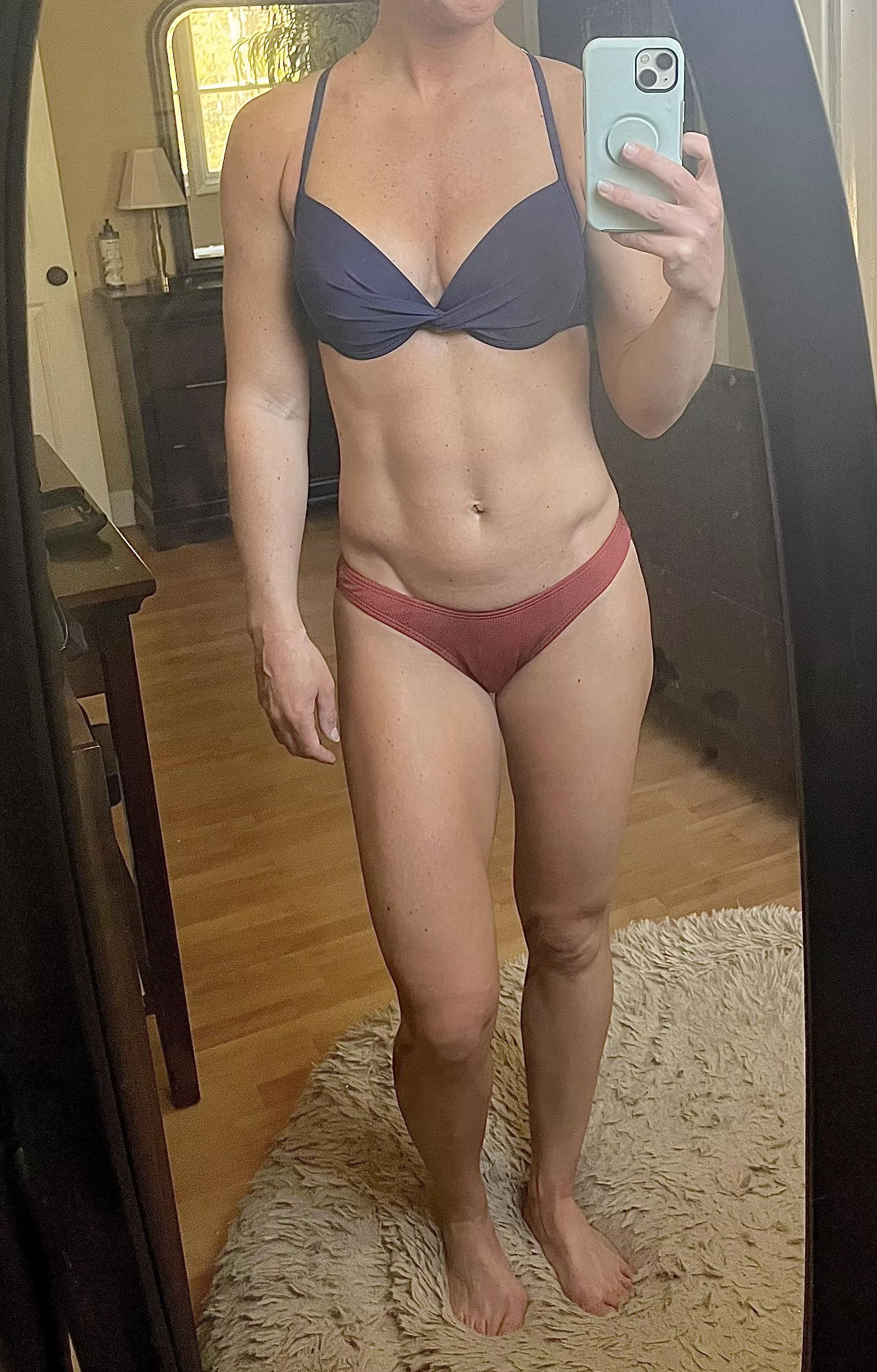 40, [F] Feeling myself this morning. Now for a little sun, and then maybe some tanline pics😎