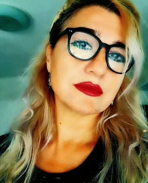 40+ Mom just showing off the red LIPSTICK 💄