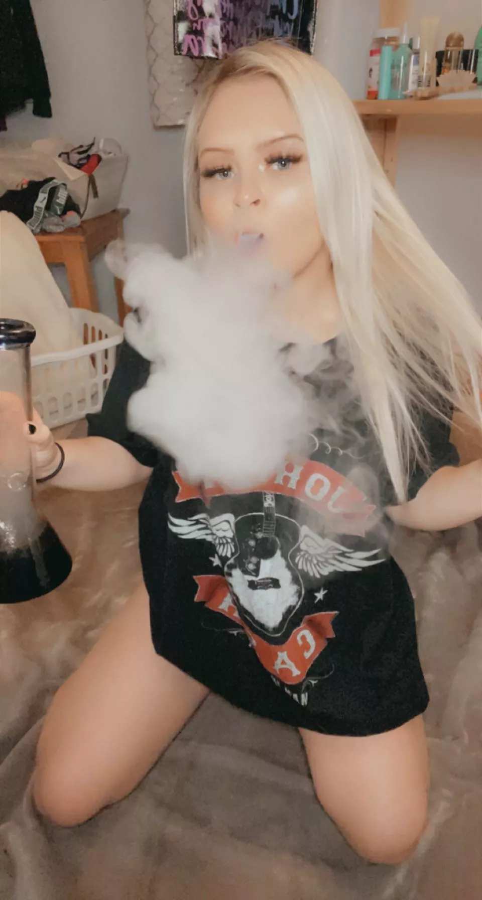 4’10 tiny stoner slut at your service 😈💖