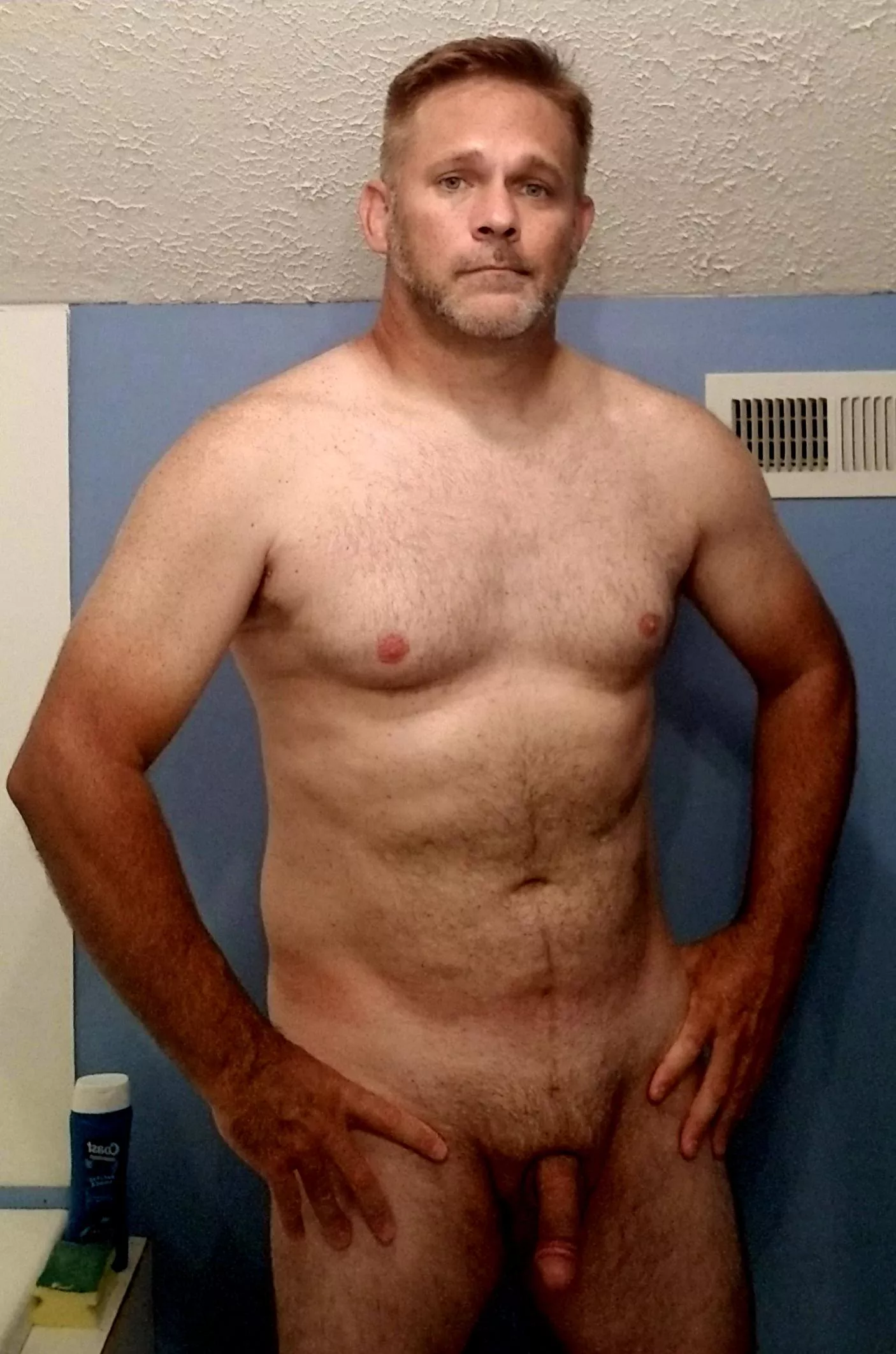 [44] 6'0 219lbs