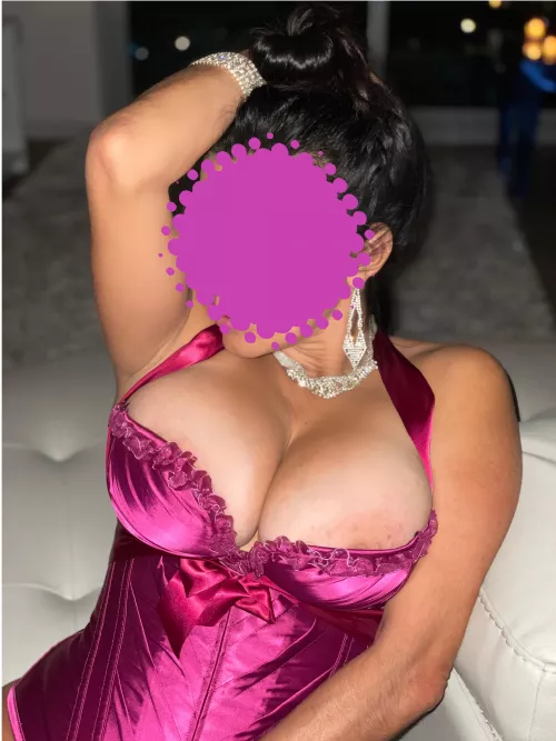 45 Latin mom of 5β¦