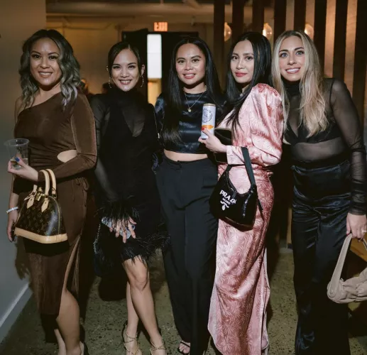 [5] beautiful classy milfs at your service. who do u finish on