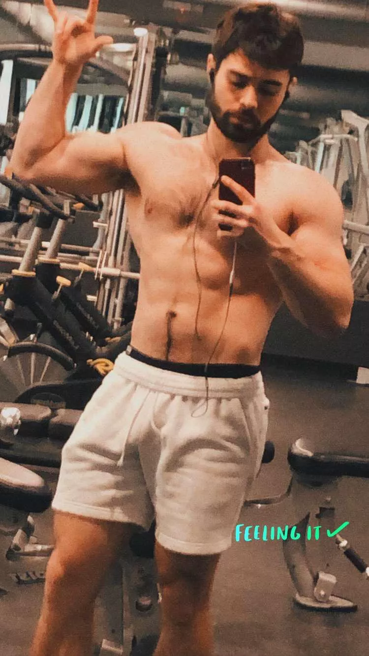 5β10β 160lb. I just want to gain weight π«  5β10β 160lb. I just want to gain weight π«