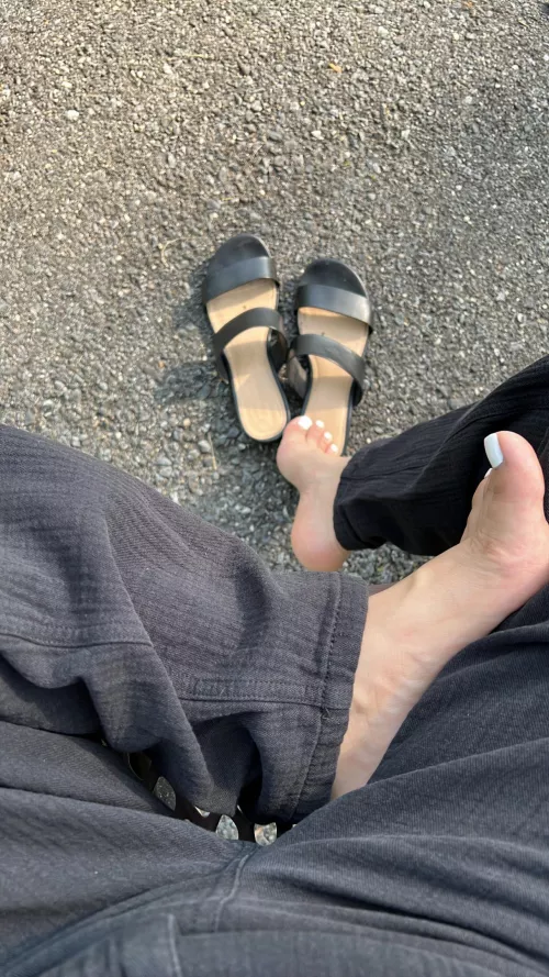 A break bc sweaty feet