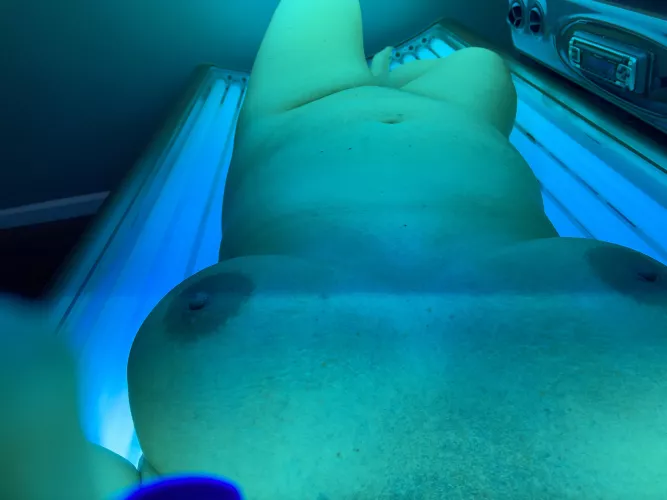 A little tanning bed action to start the day!
