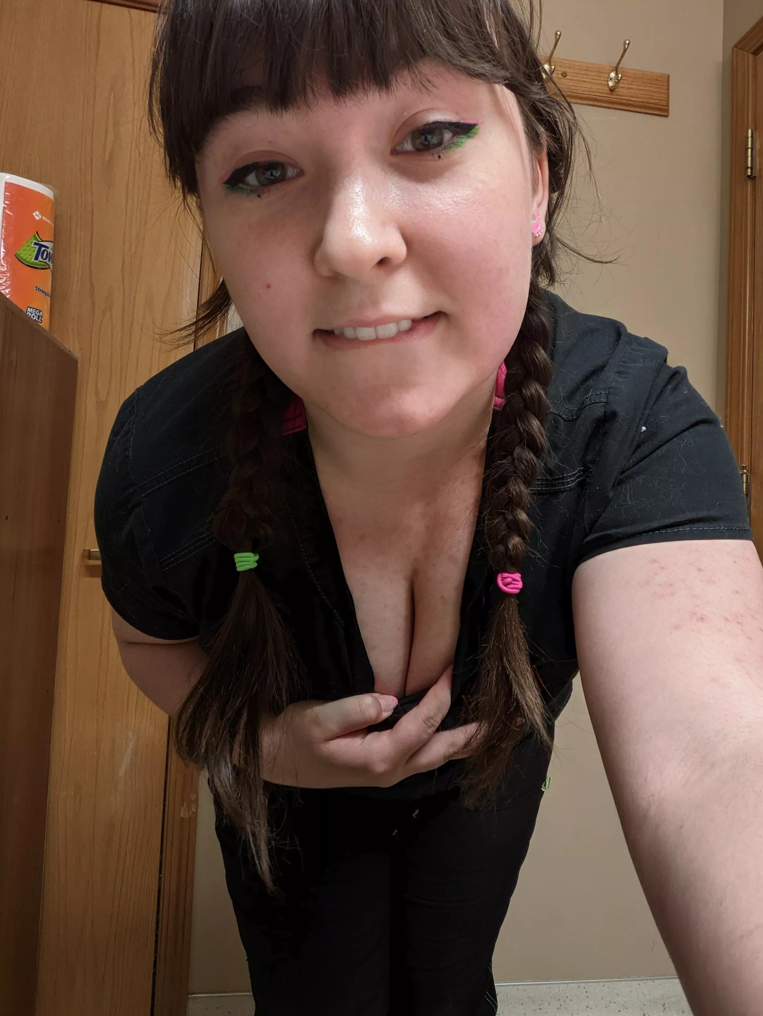 A peak down my black scrubs 😘