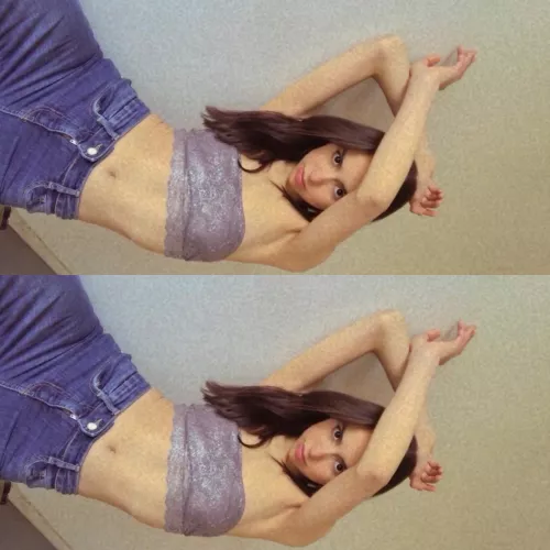 A perfect and hot body! 💗 (f20)