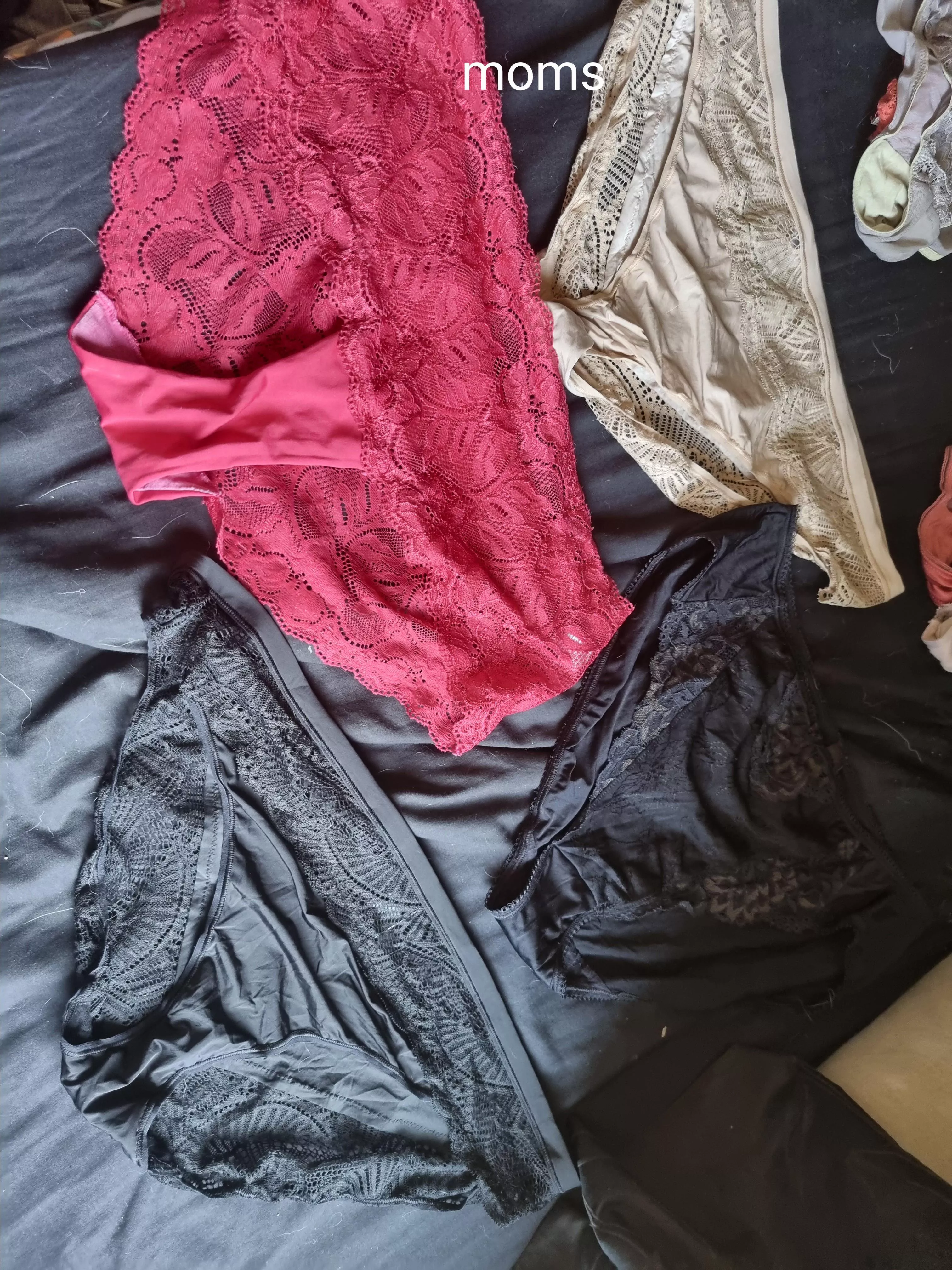 add me on snapchat tomwoo45 I am alone and bored in my sisters room well I have access to her room.