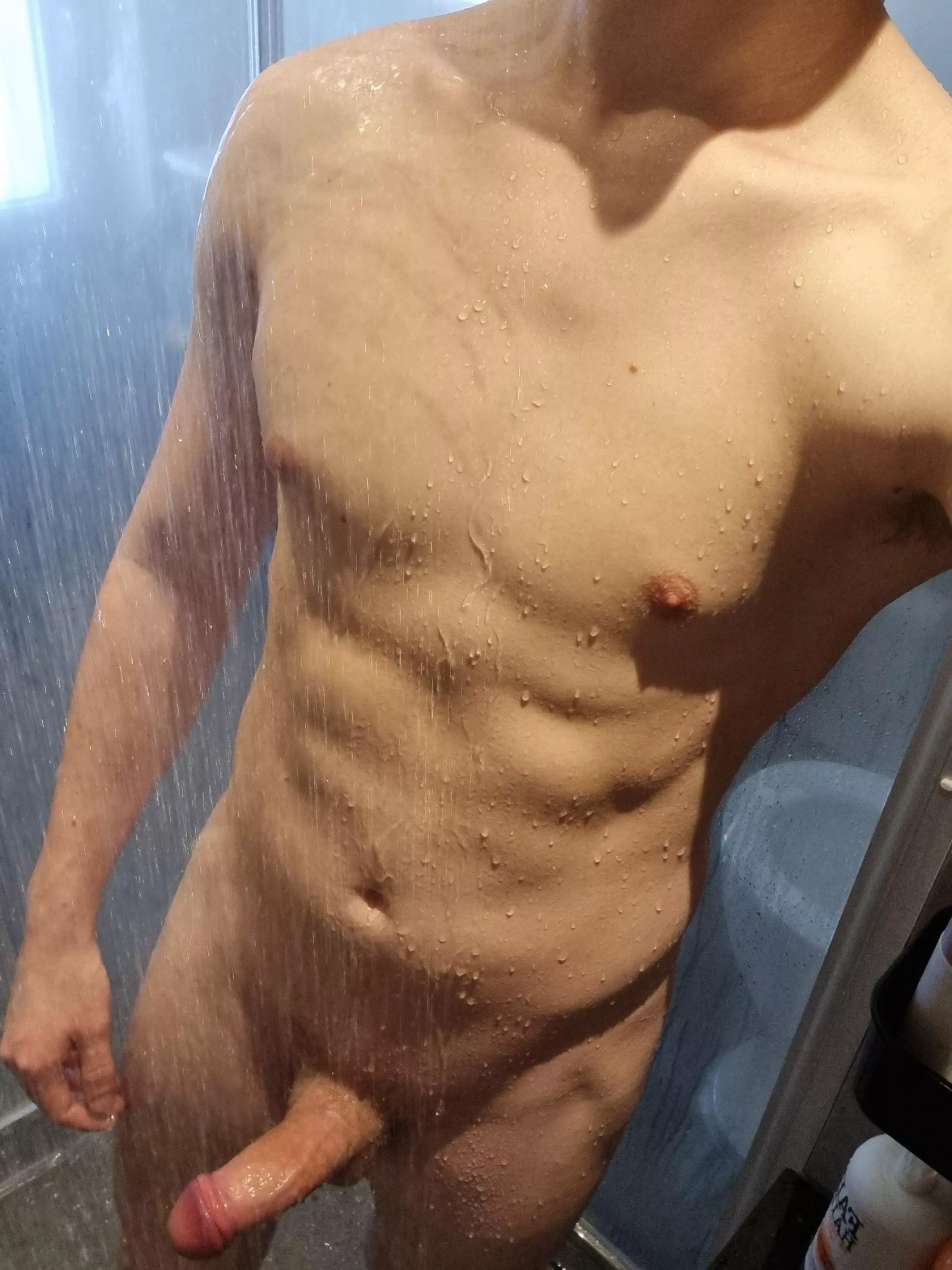 after workouts shower, help me put some shampoo on? [M]