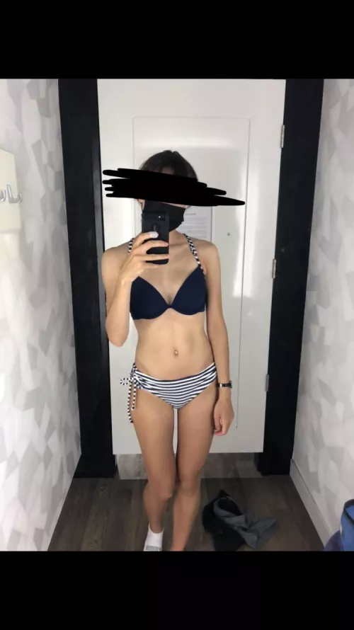 always been insecure about my belly button 🥺 hope ill be able to wear a bikini this summer