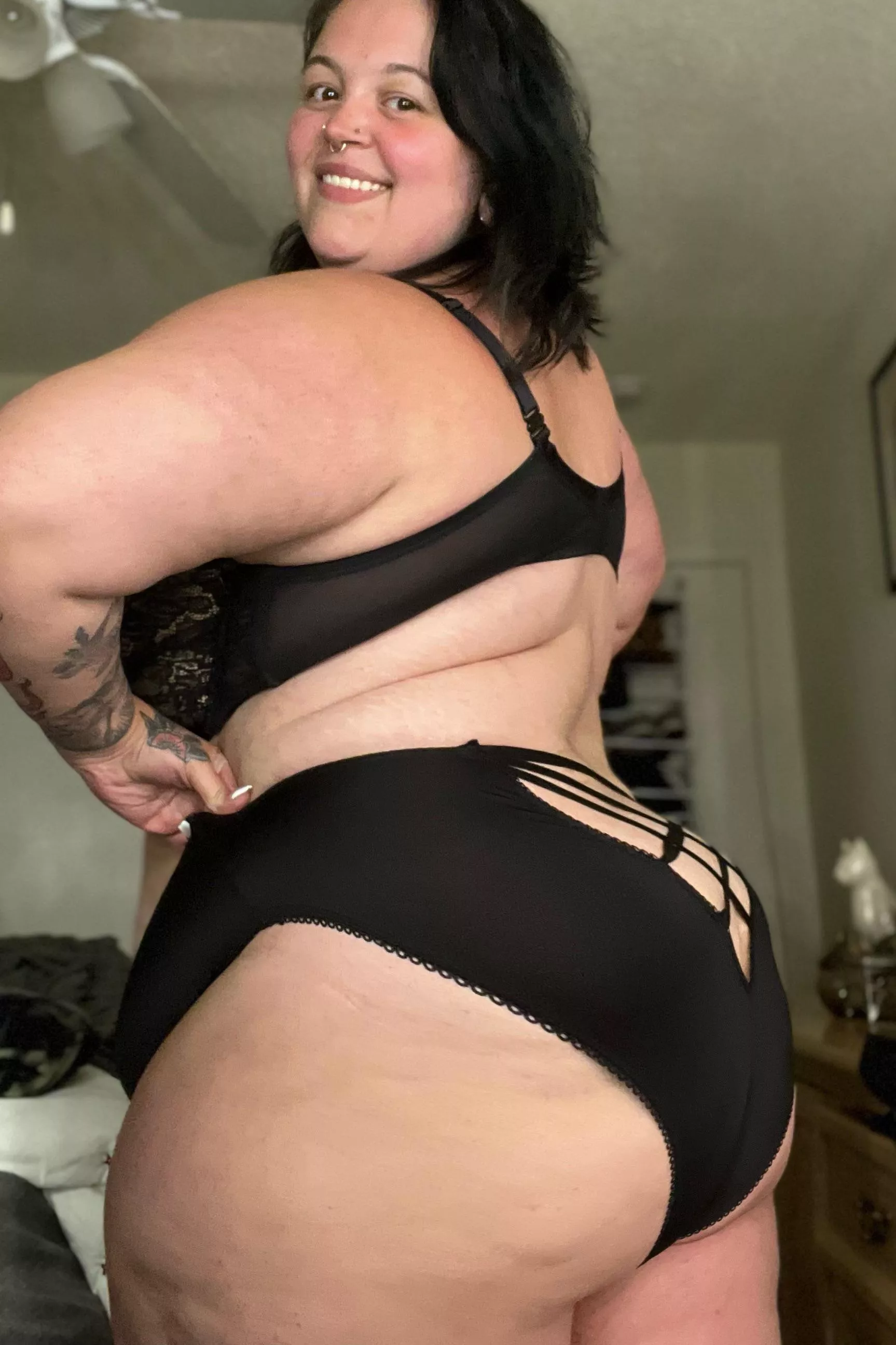 Alyssa is waiting for you…👏🏼🍑