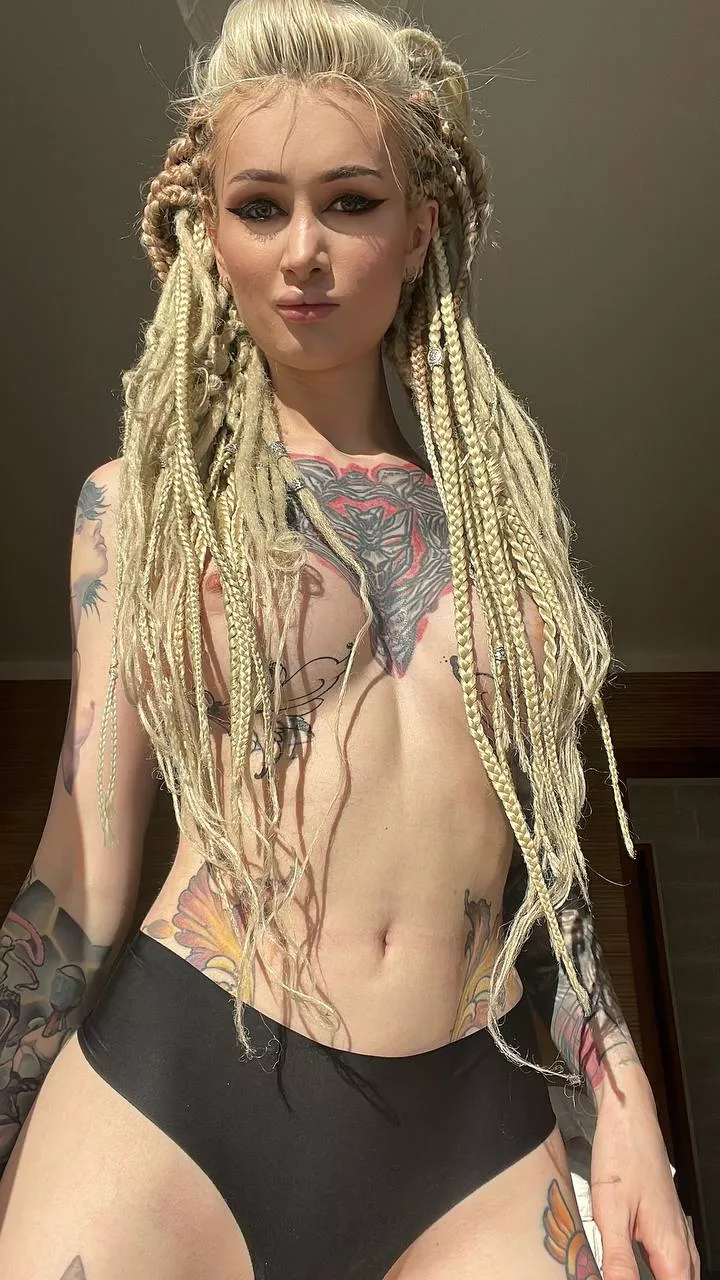 Am I a sexy or a cute babe?