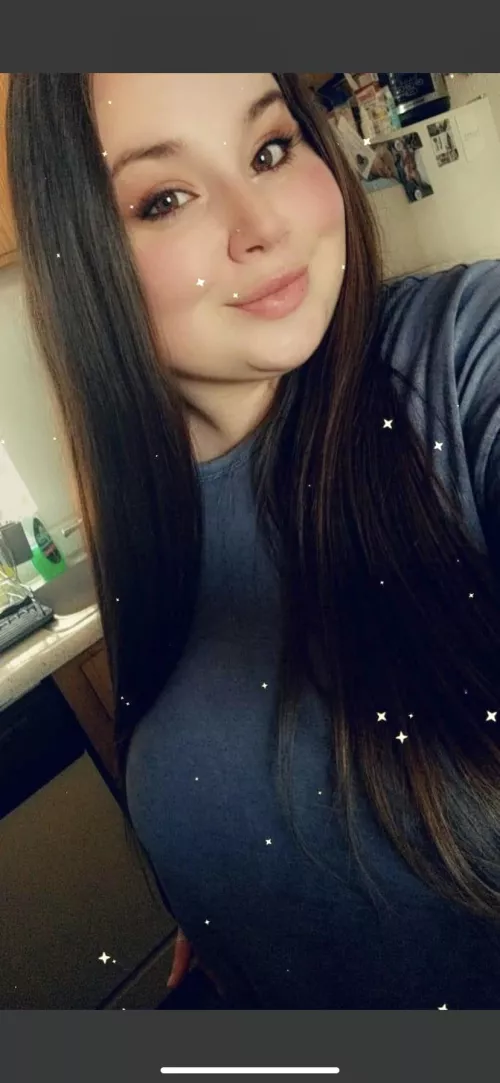 Am I pretty? I know it’s not a belly pic sorry lol