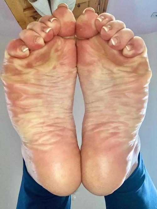Any BBC want to shoot a load on my soles? ♠️