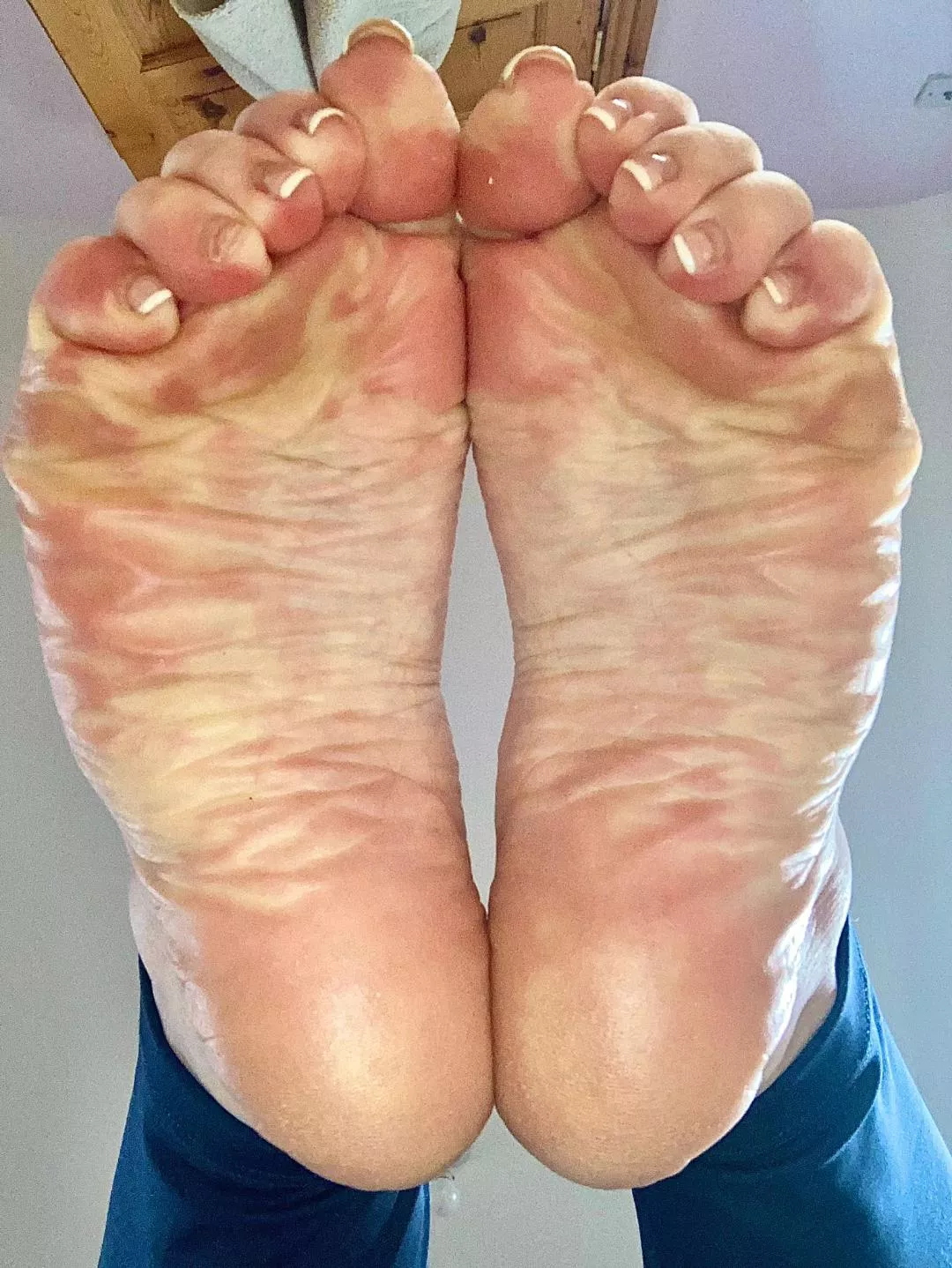 Any BBC want to shoot a load on my soles? ♠️