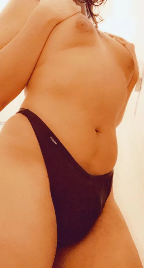 any cute straight guys want an online side thing :)