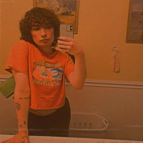 Any Dead by Daylight or Fortnite gaymers? š§ need friends to play with! Iām on PS4, but down to cross play w/ anyone! ā¤ļøāš„ message me!