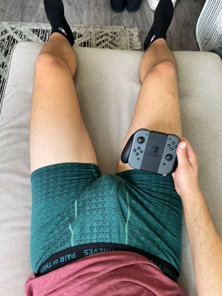 Any gaymers wanna smoke and play with me?