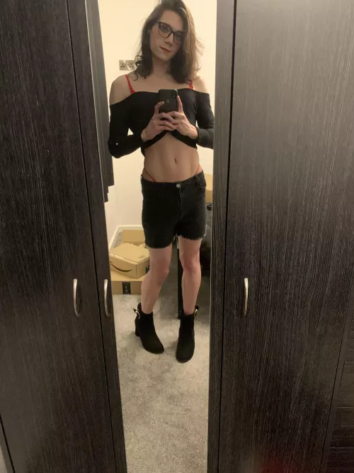 Any love for shorts and a crop top. 🥰🥰