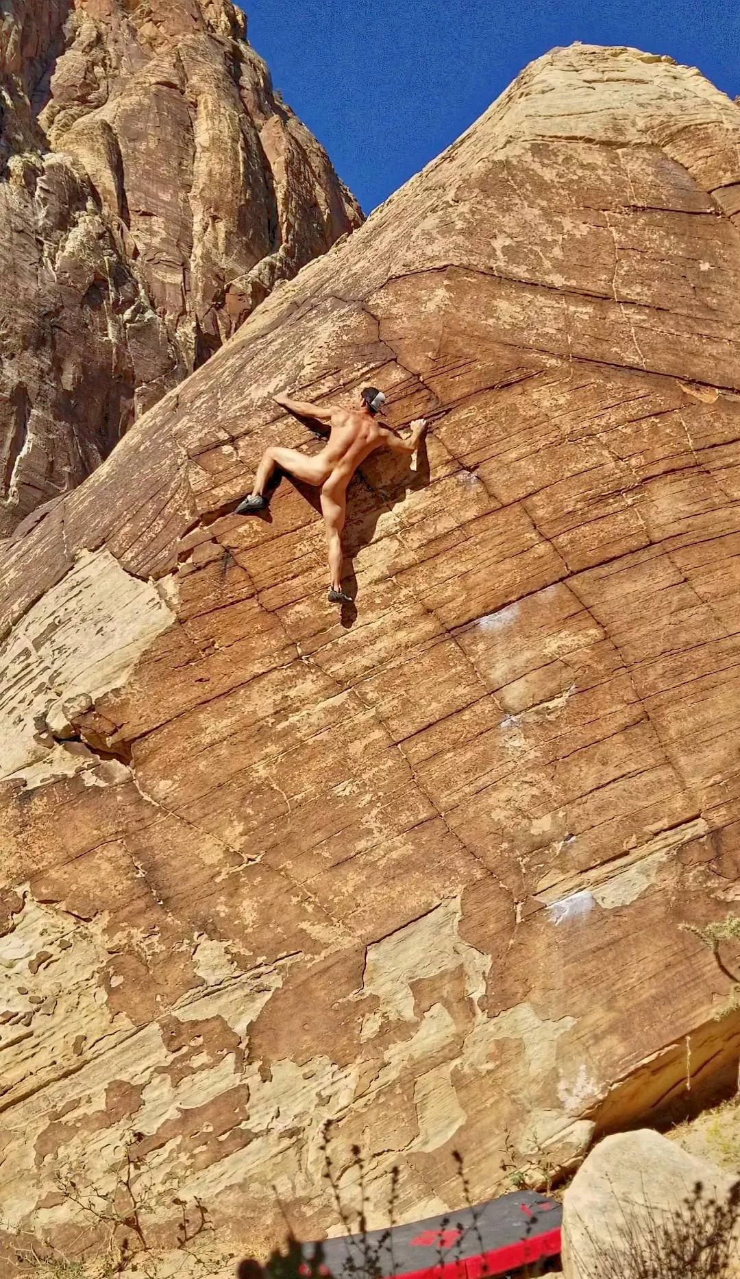 Any nudists in Vegas area wanna get some sun?