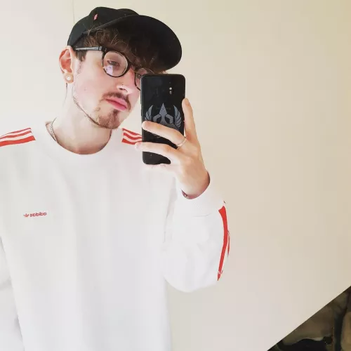 Any PC gamers wanna game sometime? 🥺