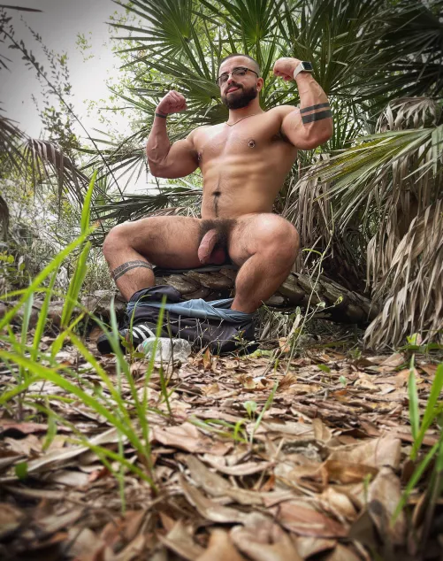 Any str8 or curious hairy bros to chat with? hmu.