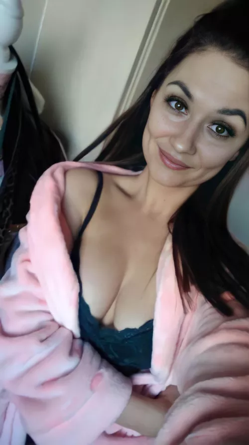 Anyone able to tribute my pregnant milf wife? Bonus if you got a fleshlight to use Kik seany1993. Include the “.”