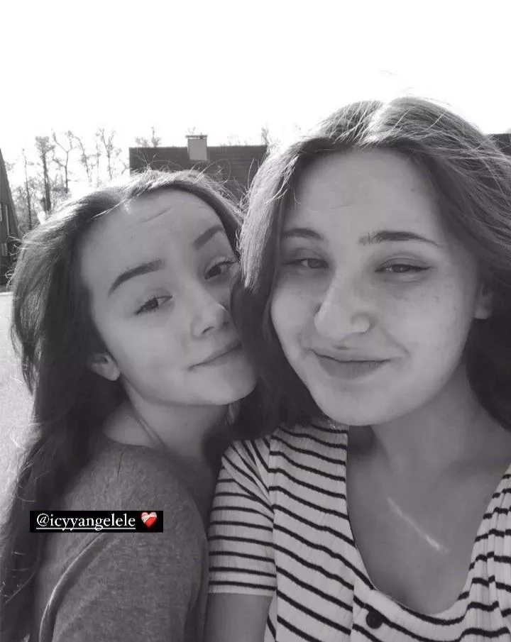 Anyone cum tribute her now(only this pic) you will get a reward