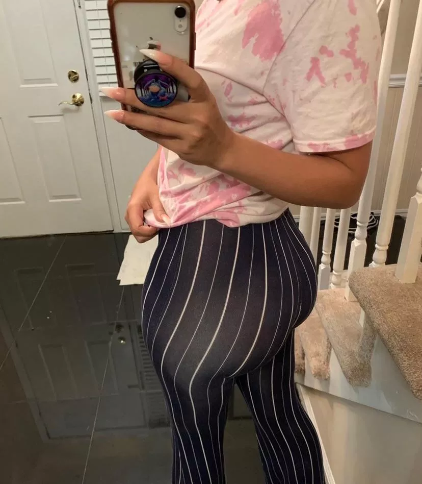 Anyone down to stroke to my gfs body? I’ll send more on Snapchat :)