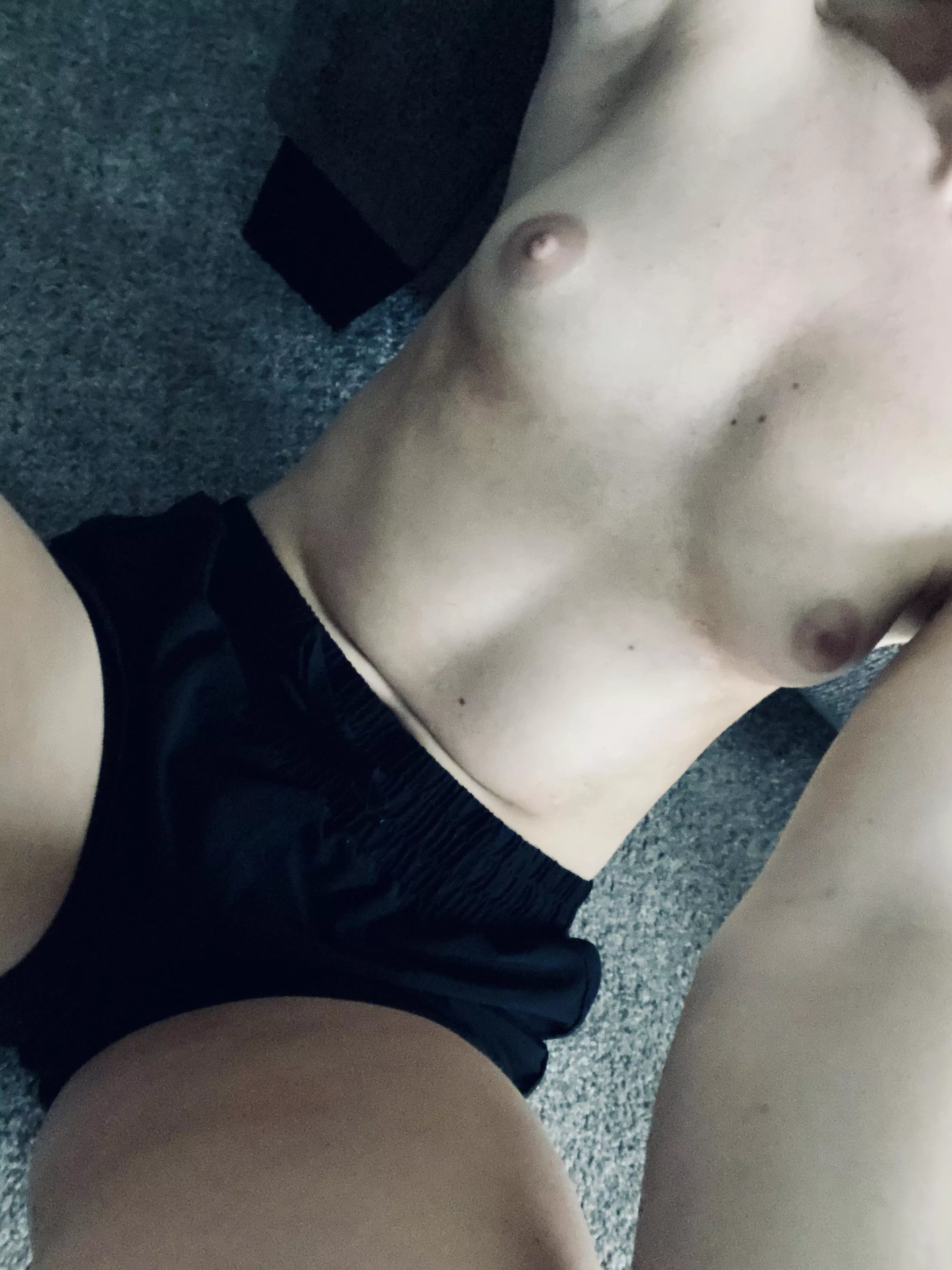 Anyone else workout topless? 💁🏼‍♀️ [f]