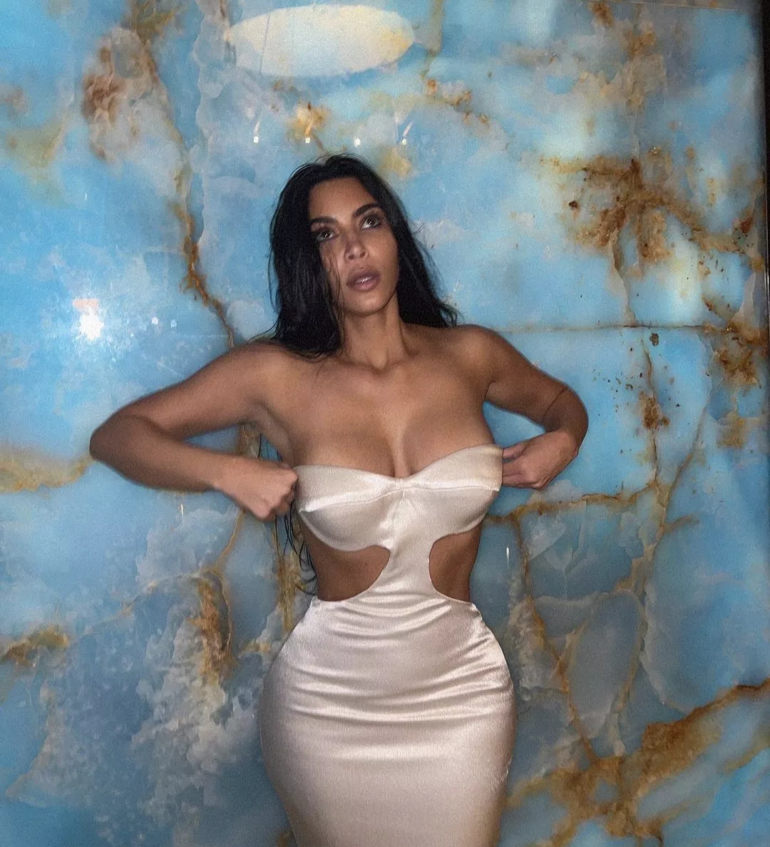 Anyone feeding Kim or Kylie? Anyone feeding Kim or Kylie?