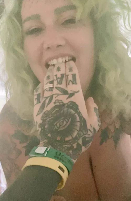 Anyone got these images or video from onlyfans